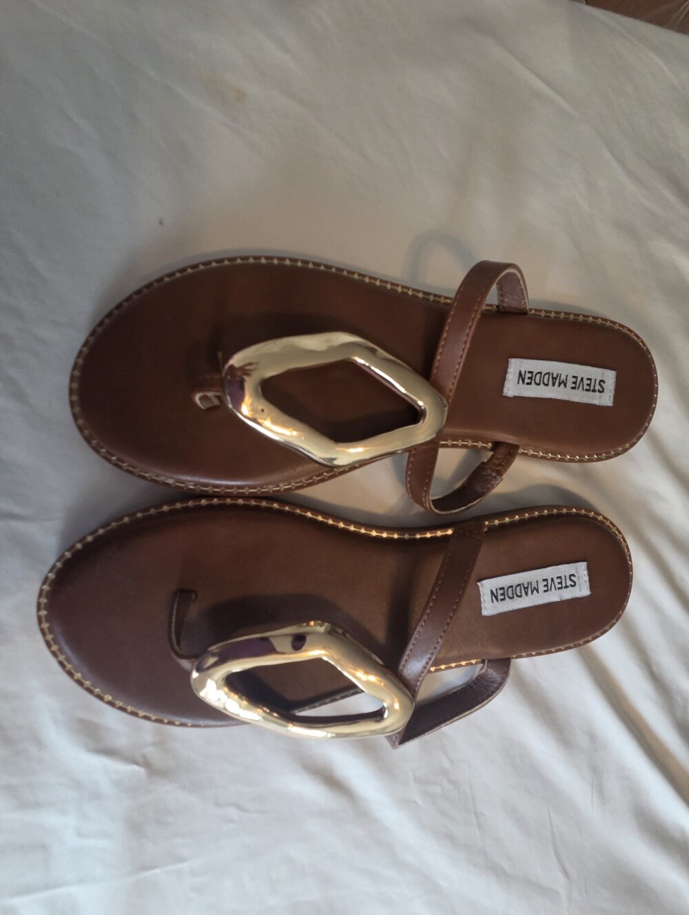 Steve Madden Brown Leather Thong Sandals with Gold Hardware. Size 9 Size